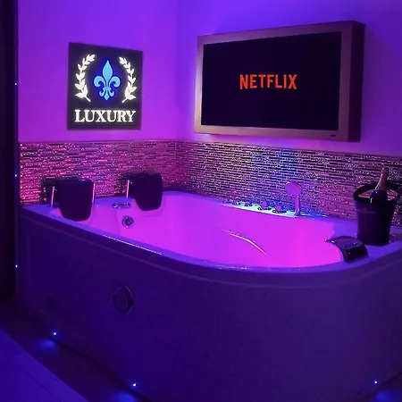 Giglio Luxury - Romantic Jacuzzi Apartament *